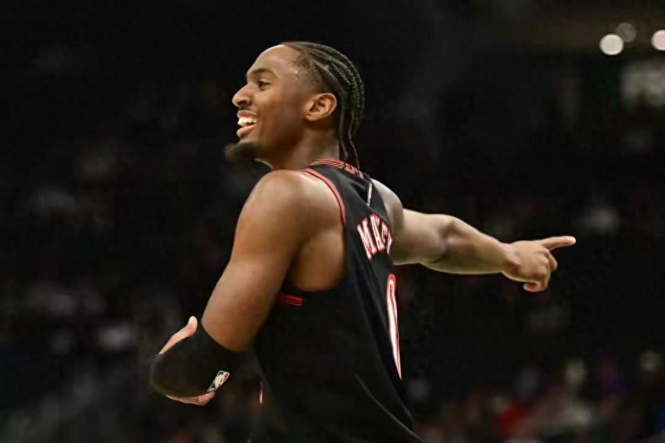 云开体育-马刺屠76人揽四奖，文班24分钟+41；防守破局雪旧耻，前路可可期