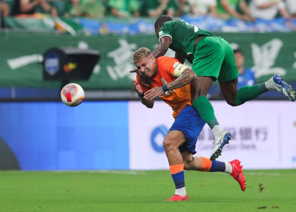 云开体育官网入口-中超第二轮鲁京大战一票难求，橙黄橘绿时，最动球迷心